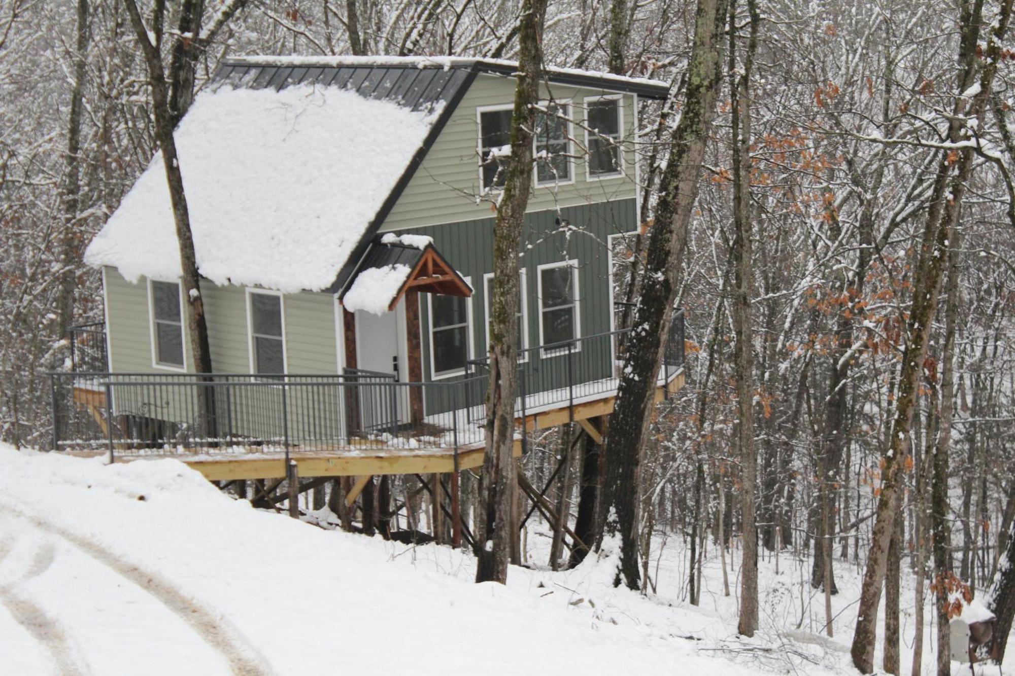 Villa Secluded Treehouse In The Woods - Tree Hugger Hideaway Branson Exterior foto