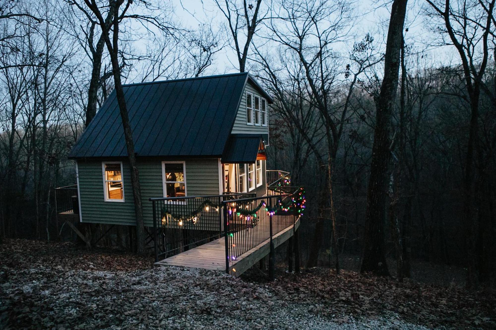 Villa Secluded Treehouse In The Woods - Tree Hugger Hideaway Branson Exterior foto